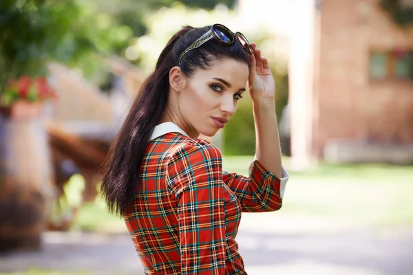 Retrato de verano chica bonita —  Fotos de Stock