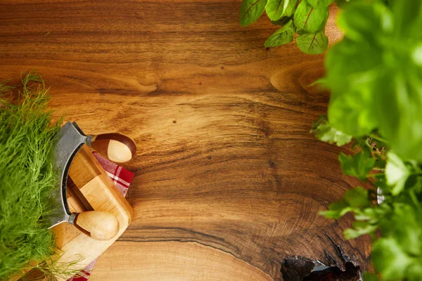 Aromatiska ingredienser på bord av trä — Stockfoto