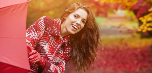 Retrato de una mujer de otoño — Foto de Stock