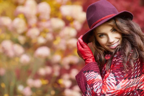 Porträt einer Herbstfrau — Stockfoto