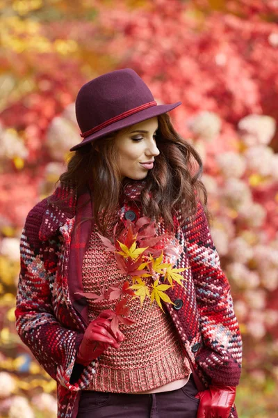 Portret van een herfst vrouw — Stockfoto