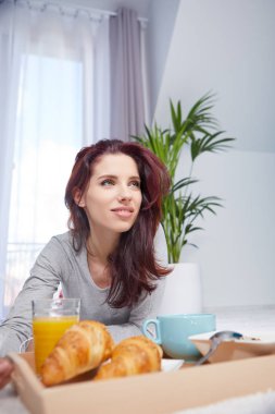 Güzel, mutlu kadın.