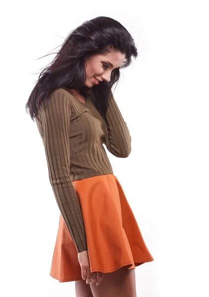 Vrouw in groene trui en oranje rok — Stockfoto