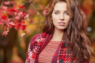 kadın sıcak ceket sonbahar Park