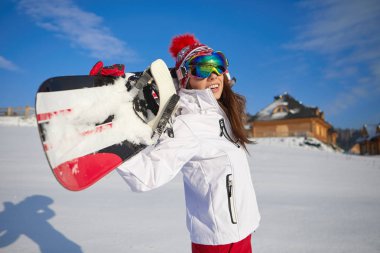 Mutlu genç snowboard kız 