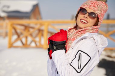 Mutlu genç snowboard kız 