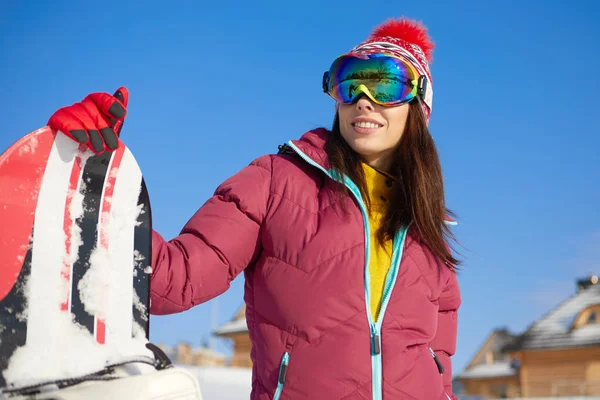 Χαρούμενος νεαρός snowboard κορίτσι — Φωτογραφία Αρχείου