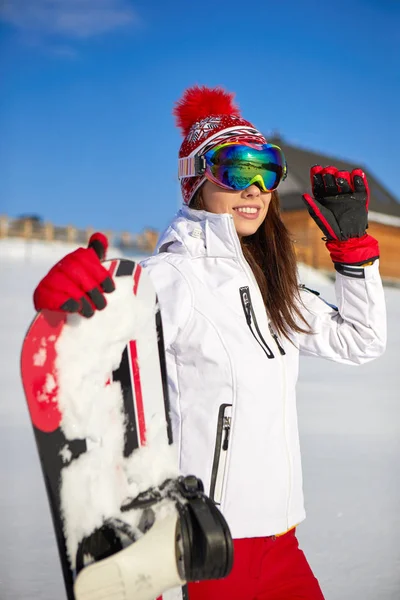 Jovem menina snowboard feliz — Fotografia de Stock