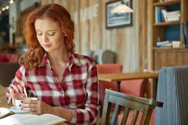 Red haired woman reading book  in cafe. City break  concept — Stock Photo, Image