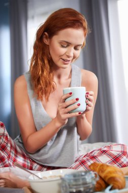 Güzel mutlu Kızıl saçlı kadın 