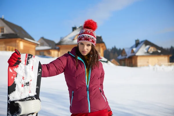 Sexy snowboarder mujer al aire libre — Foto de Stock