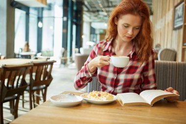 Genç güzel kadın.  