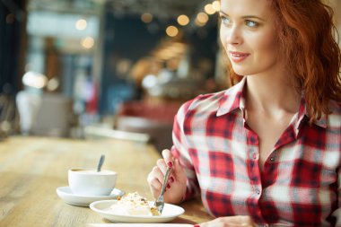 Genç güzel kadın.  