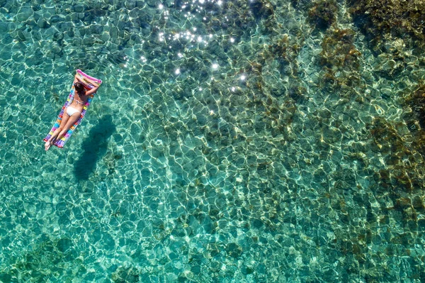 Vista aérea de uma bela jovem — Fotografia de Stock