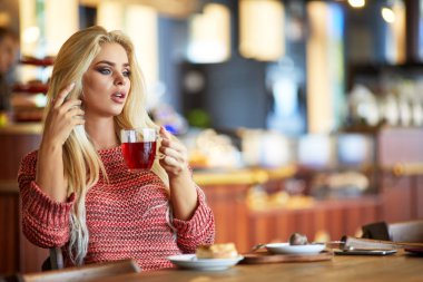 Genç güzel kız portresi