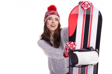 Bir snowboard studio tutan kadın