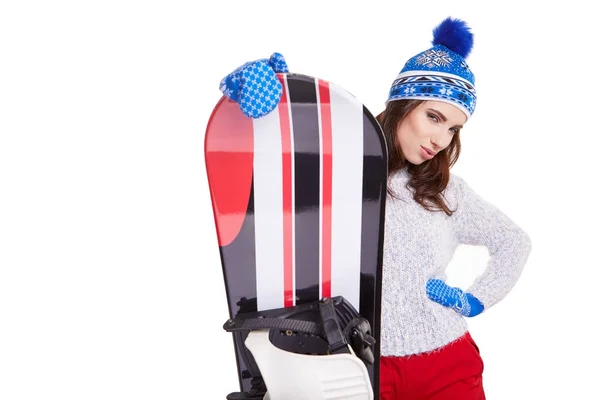 Femme tenant un snowboard en studio — Photo