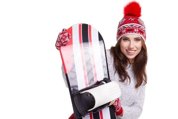 Mujer sosteniendo un snowboard en estudio — Foto de Stock