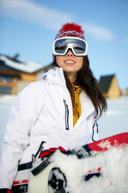 Sportif erkek snowboard tutar 