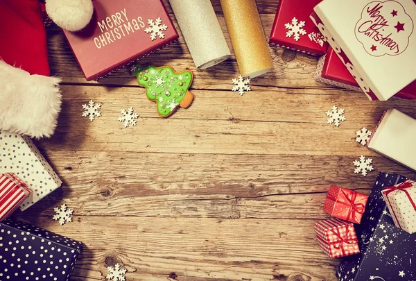 素朴な木材の背景のクリスマスの装飾 — ストック写真