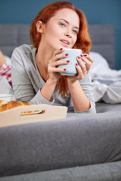 Mujer pelirroja feliz — Foto de Stock