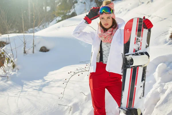 Sexig snowboardåkare kvinna — Stockfoto