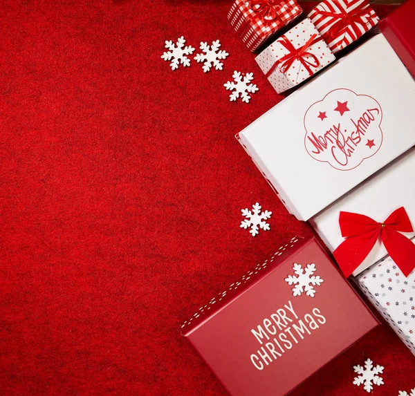 Regalos Navidad Sobre Fondo Rojo Vista Superior —  Fotos de Stock