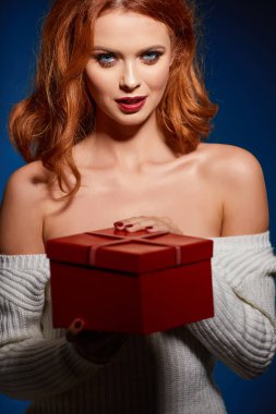 Noel Baba elbise giyen güzel seksi kız