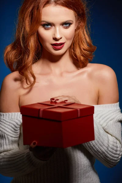 Bella ragazza sexy indossa vestiti Babbo Natale — Foto Stock