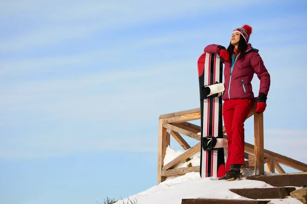 A young woman snowboarding in the Alps — Stock Photo, Image