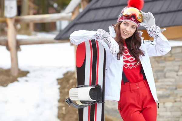 Winter, Freizeit, Sport und Menschen-Konzept - glückliche junge Frau in — Stockfoto