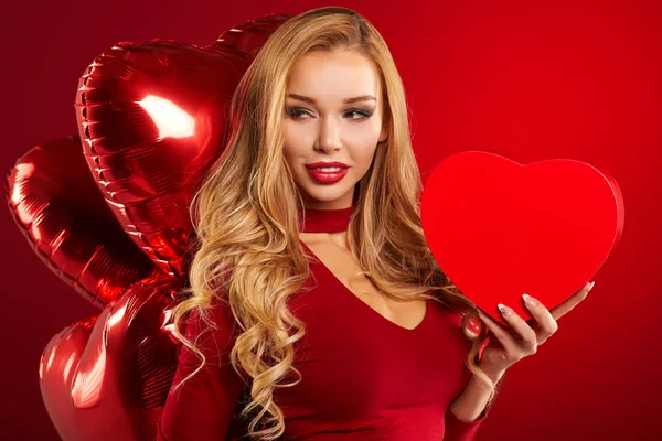 Pretty Girl Holding Red Hart Box Happy Valentine — стоковое фото