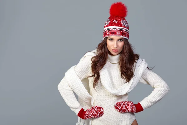 Winter Fashion Woman Wearing Fashionable Wintertime Clothes White Fur Scarf — Stock Photo, Image