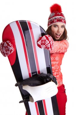 Bir snowboard studio tutan Kış elbise giyen kadın