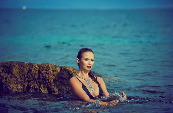 Close Portret Van Mooie Jonge Vrouw Aan Het Strand Jonge — Stockfoto