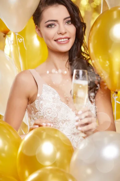 Mulher Vestido Tarde Com Copo Champanhe Ano Novo Celebração — Fotografia de Stock