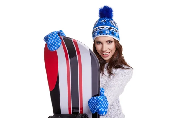 スタジオでスノーボードを持って冬のスーツを着ている女性 — ストック写真