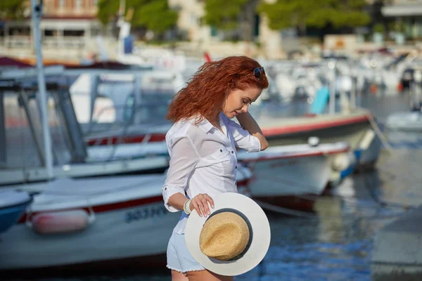 Retrato Uma Bela Jovem Turista Férias Verão Croácia — Fotografia de Stock