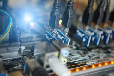 Cryptocurrency arka plan (araştırma sondaj platformu), yakın çekim için dijital cryptocurrency bitcoin, ethereum ve diğer altcoins gibi benim için GPU incelemesi teçhizat makine için dizinin.