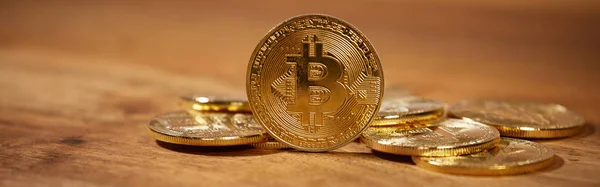 Goldener Bitcoin Mit Dollar Hintergrund Konzeptionelles Image Für Kryptowährung — Stockfoto