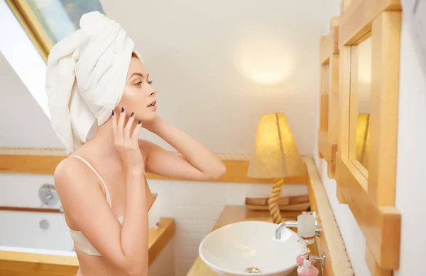 Portrait Attractive Woman Bathroom — Stock Photo, Image