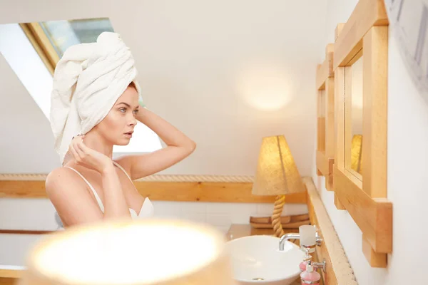 Retrato Mujer Atractiva Baño — Foto de Stock