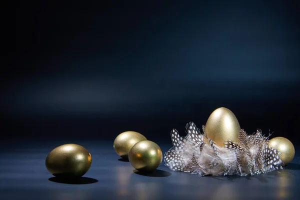 Golden Easter Eggs Holiday Decoration — Stock Photo, Image