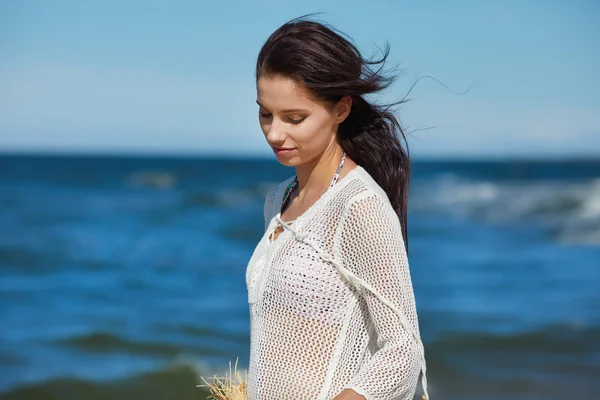 Woman Walking Away Beach — Stock Photo, Image