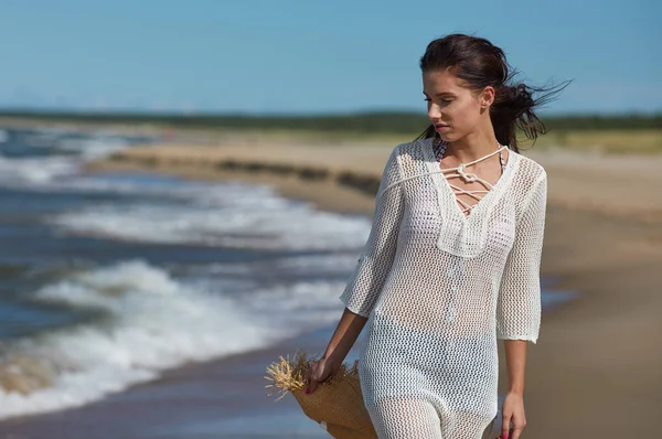 Femme Éloignant Sur Plage — Photo