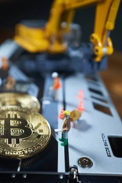 Bitcoin Mining Concept Miniature Excavator Bitcoin Coins — Stock Photo, Image