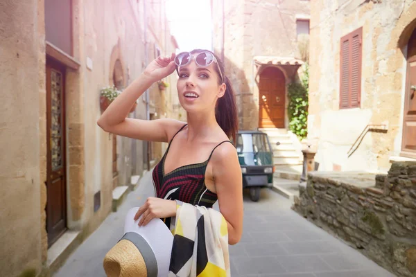 Tourist Visits Small Italian Town — Stock Photo, Image