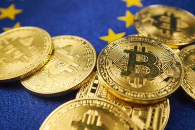 Bitcoin paralar Avrupa Birliği bayrağı arka planı