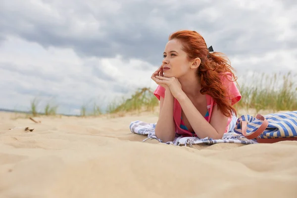 Junge Frau Schönen Strand Der Ostsee Polen — Stockfoto