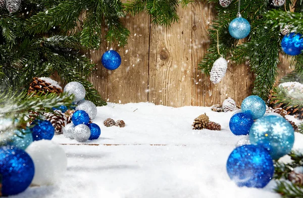 Hermoso fondo de Navidad con las ramas de la Christma — Foto de Stock